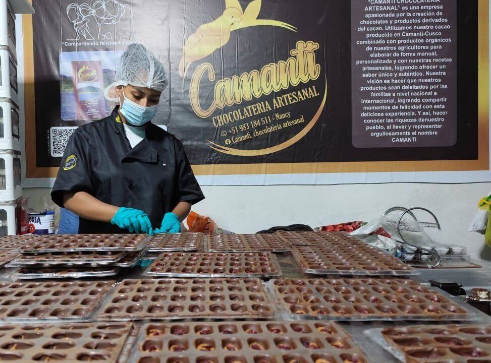 🌿 Desde Camanti al mundo: la mujer que transforma el cacao en sueños 🌿 Desde Camanti al mundo: la mujer que transforma el cacao en sueños